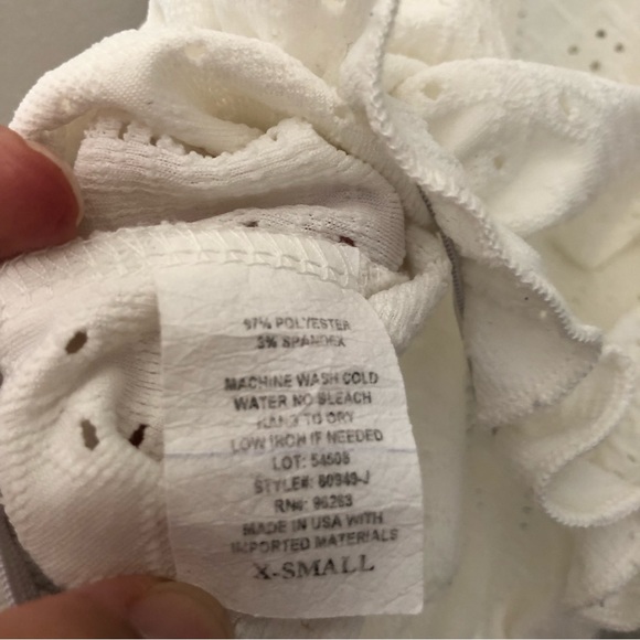 Livi Boho Knit Eyelet Ruffle Blouse Top XS Women’s White Sleeveless Casual - Picture 4 of 5